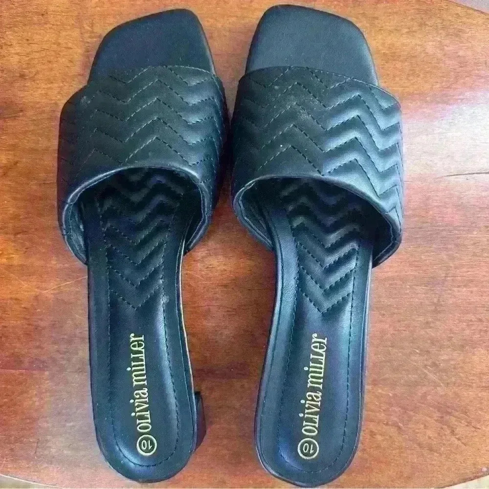 New Olivia Miller Black Quilted Sandals Sz 10